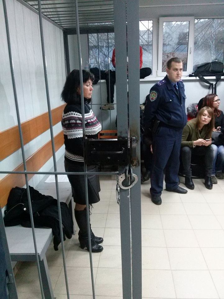 У Харкові прокурор просить суд арештувати підозрювану у торгівлі дитиною вчительку (ФОТО)  - фото 1