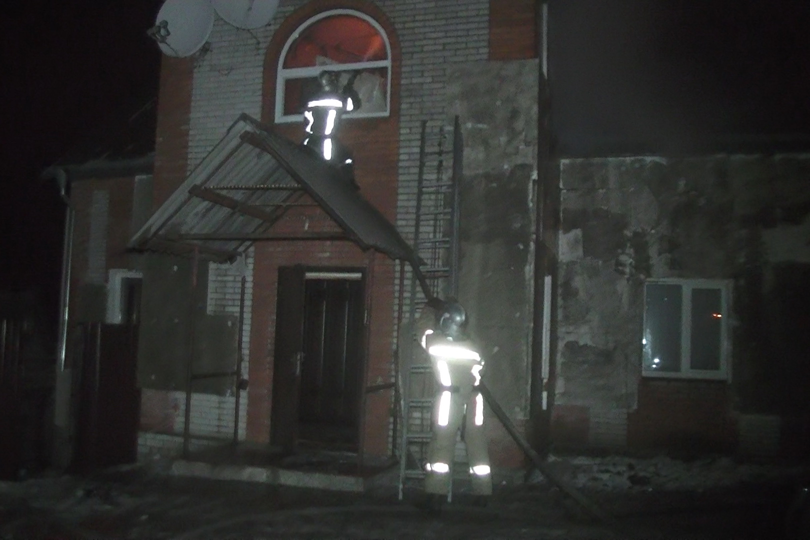 У Харкові через несправний димар згорів будинок (ФОТО)  - фото 2