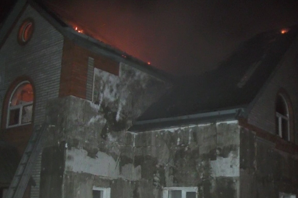 У Харкові через несправний димар згорів будинок (ФОТО)  - фото 1