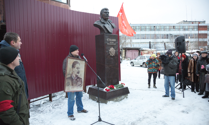 Як на російській паркові відкривали пам'ятник Сталіну (ФОТО, ВІДЕО) - фото 2