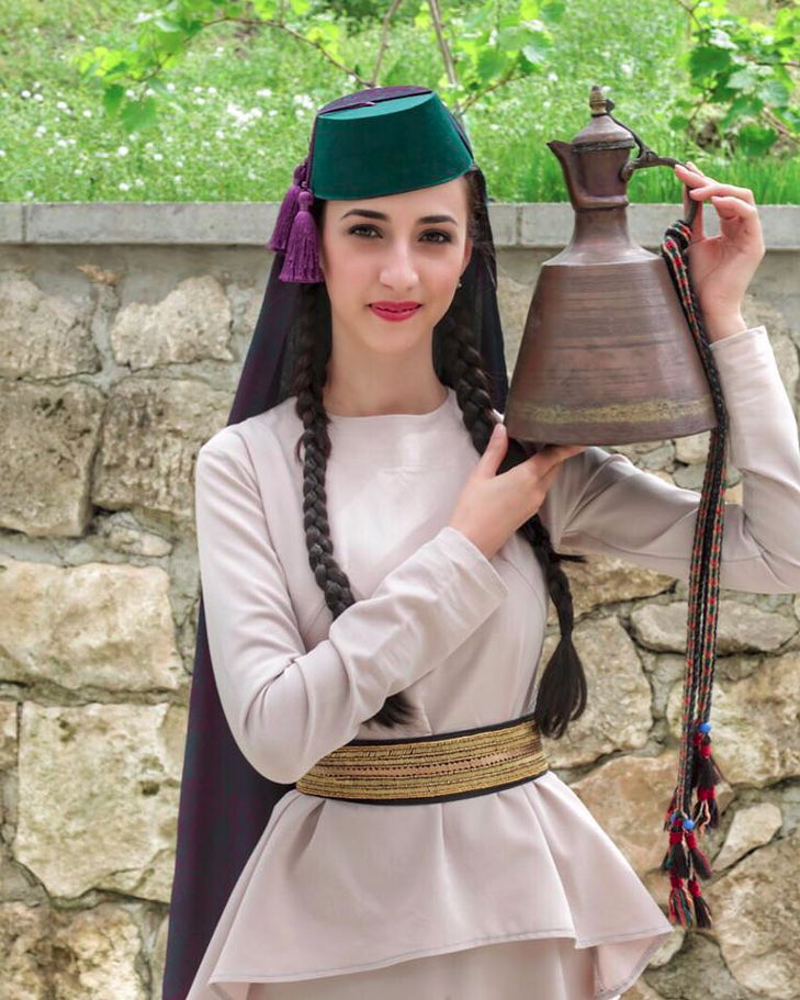 Журналіст збирає колекцію світлин кримськотатарських красунь - фото 8