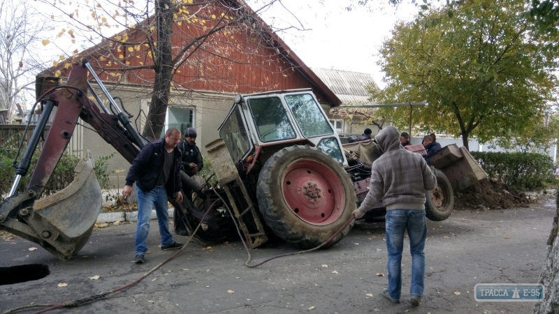 На Одещині трактор комунальних служб провалився у катакомби (ФОТО) - фото 2