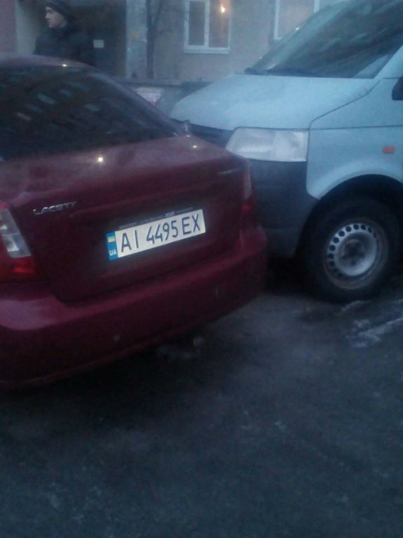 У Києві водії-жлоби почали блокувати колег перед виїздом на роботу - фото 1