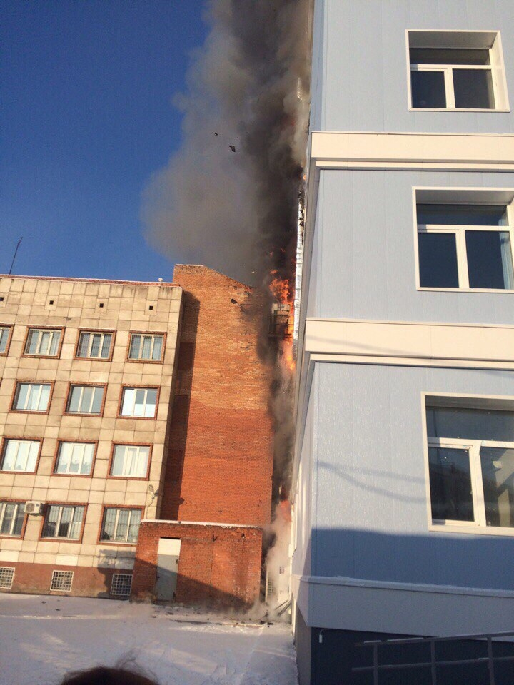 На Росії горить офіс компанії Газпромнефть - фото 2