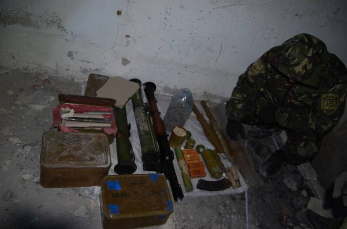 На Луганщині знайшли великий схрон терористів, що лишився ще з 2014 року (ФОТО) - фото 8