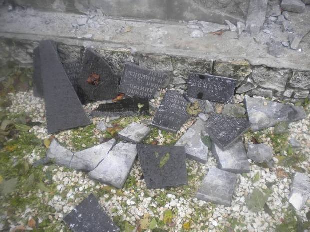 У Польщі - черговий випадок вандалізму із військовими похованнями (ФОТО) - фото 1