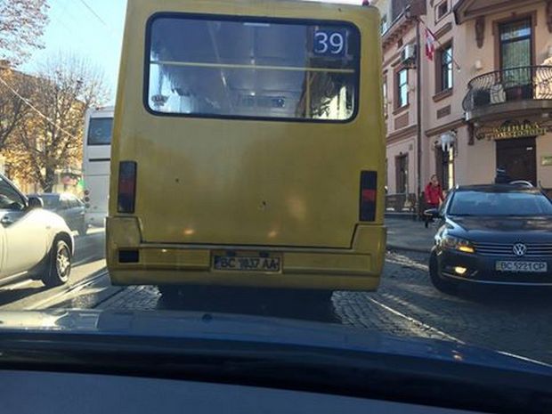 Львівські водії знову відмовляються возити пільговиків (ФОТО) - фото 1