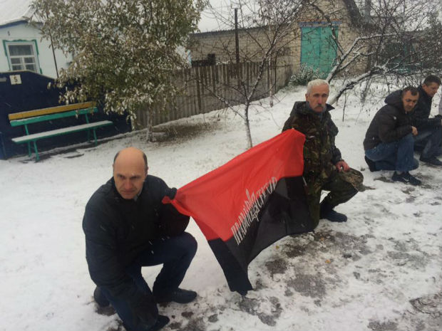 На Харківщині простилися з 24-річним бійцем АТО, який загинув під Мар'їнкою (ФОТО) - фото 4