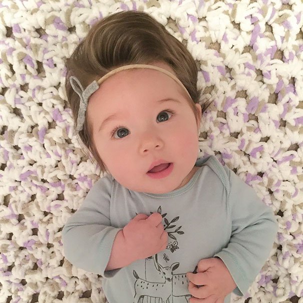 15 малюків, які народилися з суперкрутими зачісками - фото 10