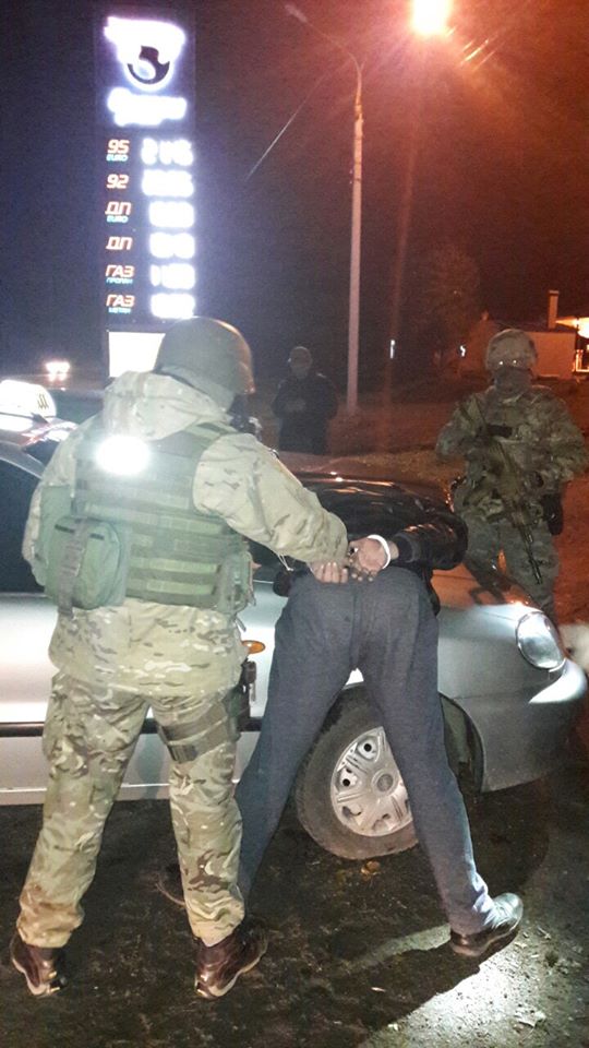 На Житомирщині ліквідували банду оптових наркоторгівців, яку "кришував" "смотрящий за Бердичевом" - фото 1