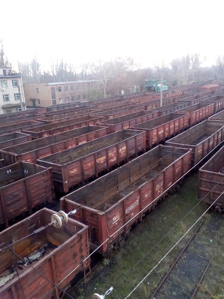 Як вмирає окупований Харцизськ: Місто поглинуи морок, іржа і багнюка (ФОТО) - фото 1