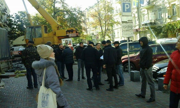У центрі Києва побилися ресторатори, комунальники та поліція   - фото 2