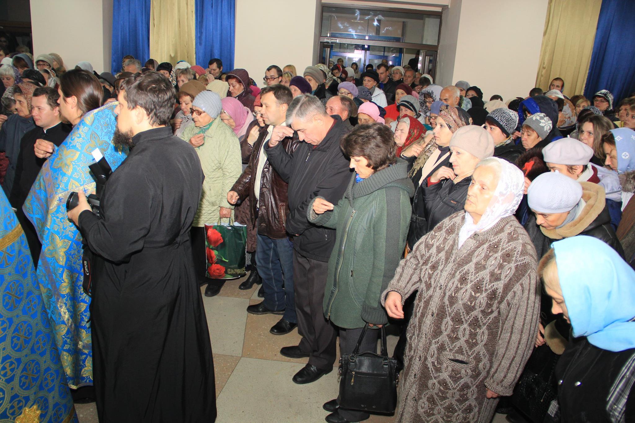 В Алчевську разом із "мером" молились за теплі батареї (ФОТО) - фото 2