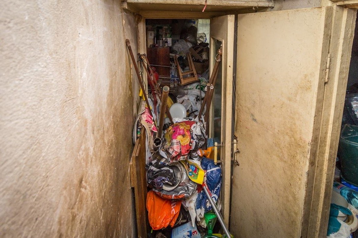 У Дніпрі жінка вщент забила свою квартиру сміттям - фото 1