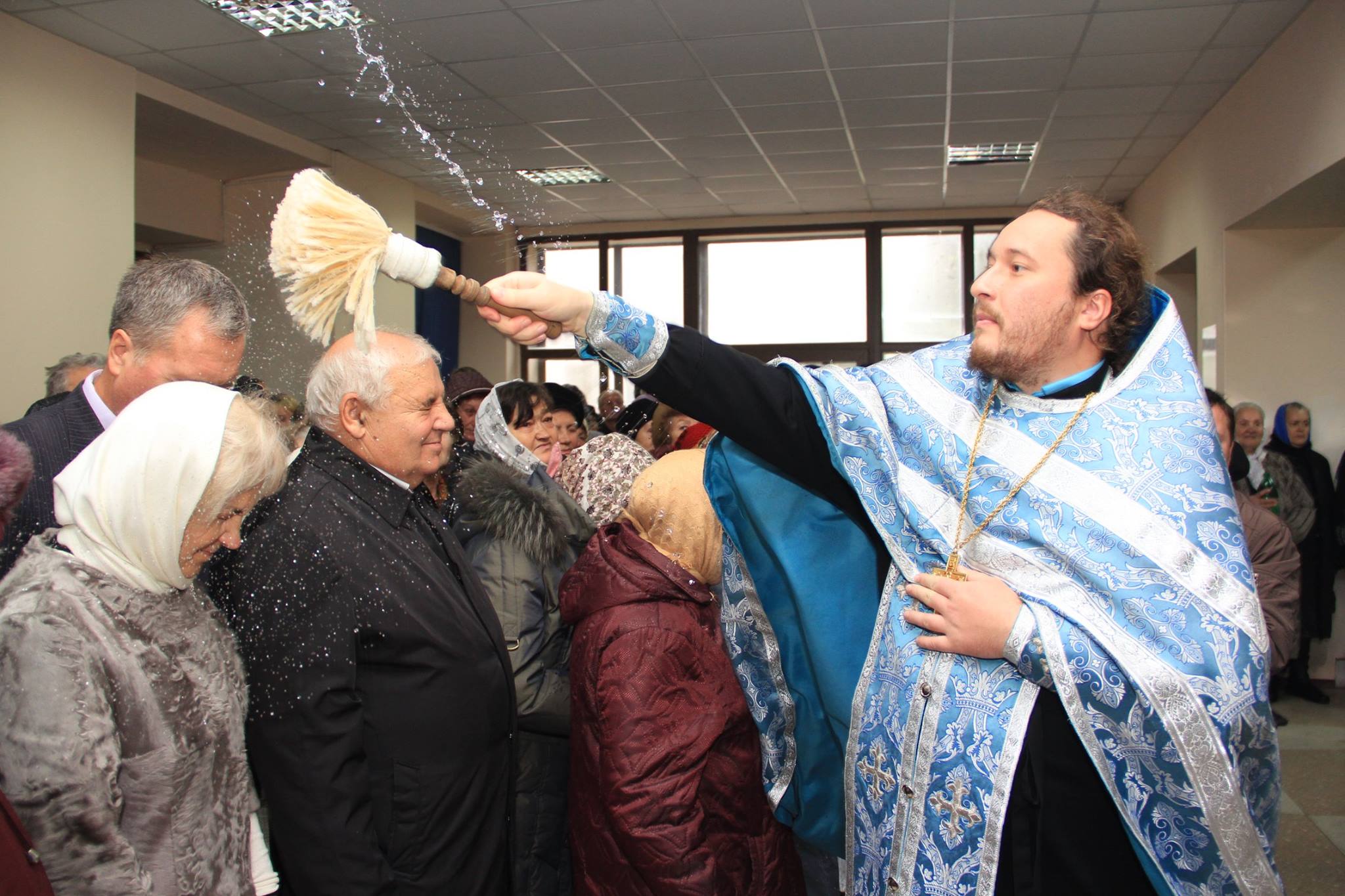В Алчевську разом із "мером" молились за теплі батареї (ФОТО) - фото 3