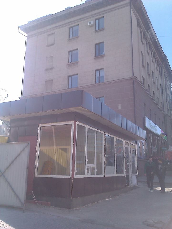 На зупинці в центрі Миколаєва виросла нова будка