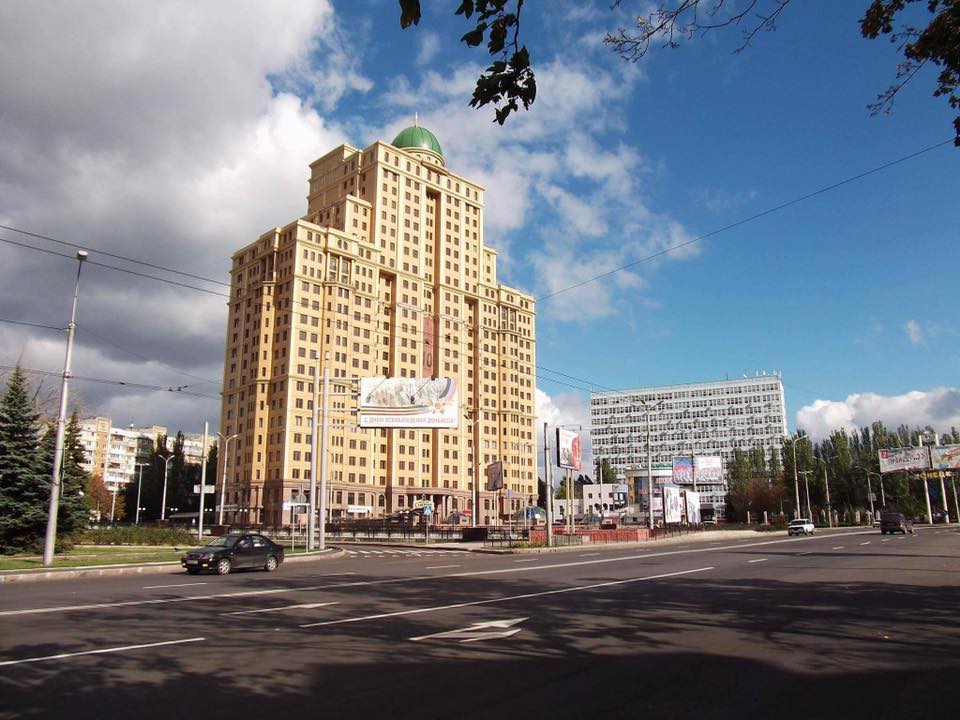 Зразкове місто: чистий, охайний і порожній Донецьк (ФОТО) - фото 1