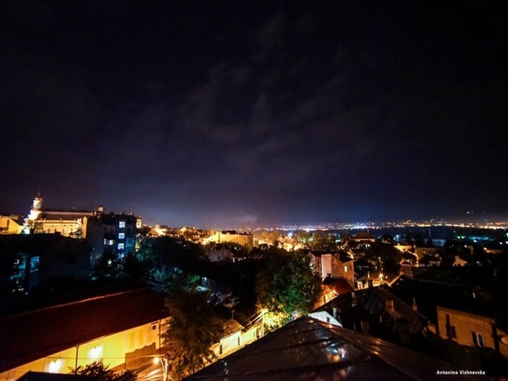Чернівчанка зробила дивовижні знімни нічного міста (ФОТО) - фото 2