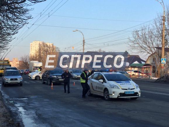 У Києві позашляховик збив на "зебрі" трьох дівчаток  - фото 2