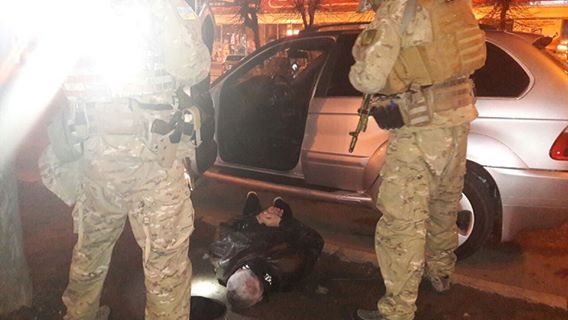 На Житомирщині ліквідували банду оптових наркоторгівців, яку "кришував" "смотрящий за Бердичевом" - фото 3