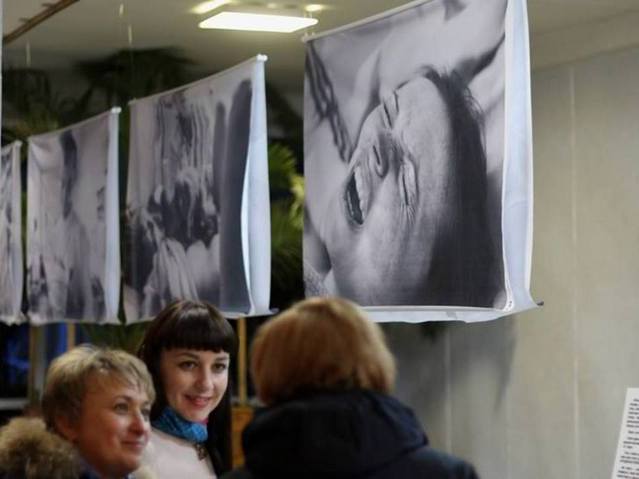 У Сєвєрськодонецьку закрили виставку "Народження України" через "порнографiю" (ФОТО) - фото 1