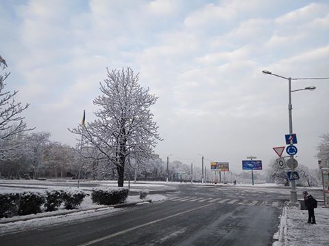 Зима близько: Краматорськ засипало снігом (ФОТО) - фото 7