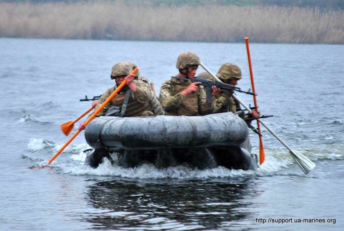 Миколаївські морпіхи здолали смугу перешкод на право носити чорний берет