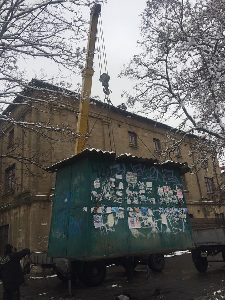 Перед приїздом Порошенко біля миколаївської "сухомлинки" демонтували "подзвонишки