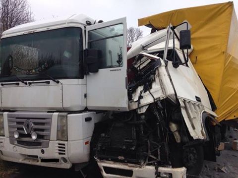 На кордоні Миколаївщині зіткнулися дві вантажівки 