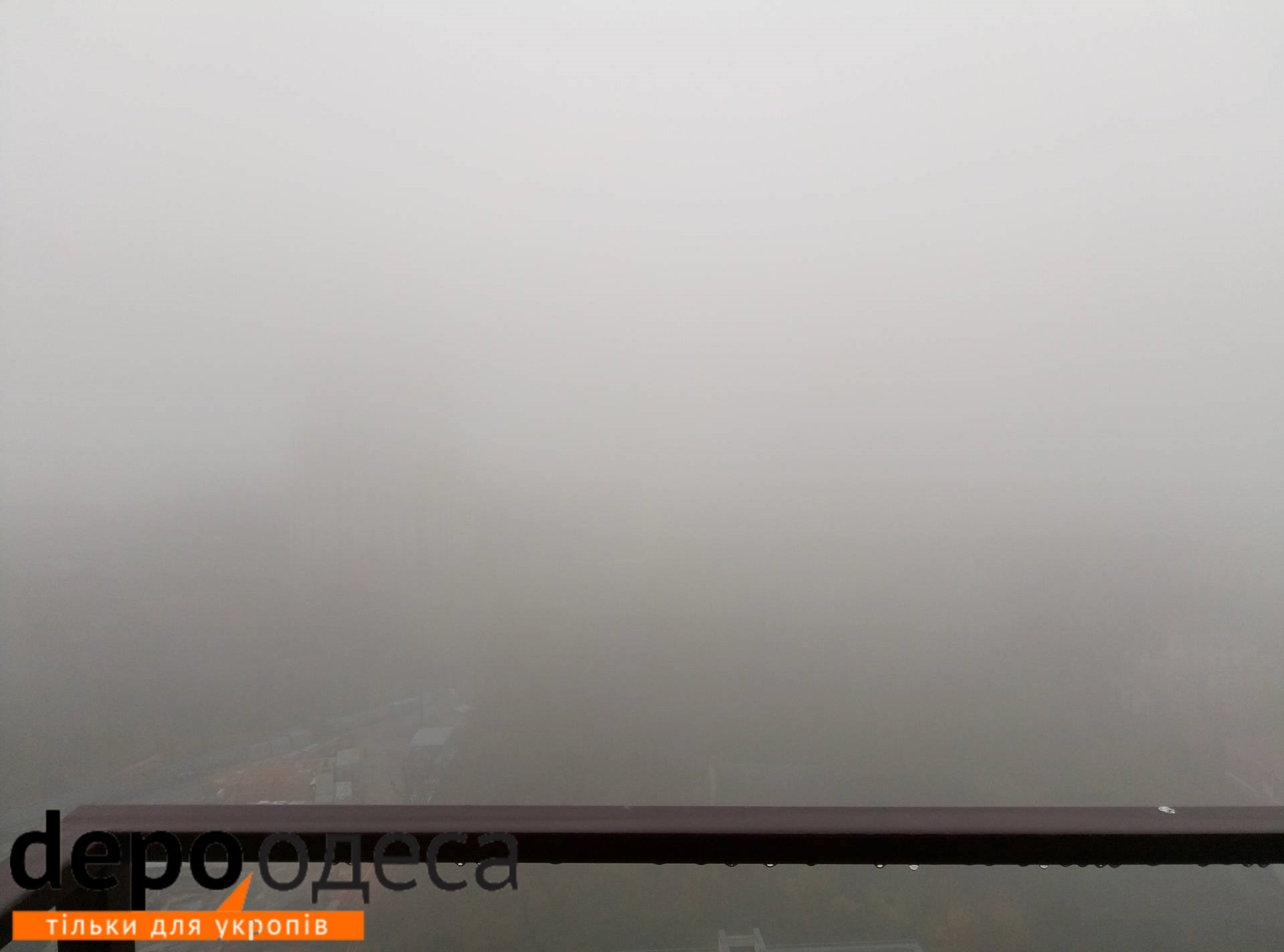Одесу огорнув густий туман, очікуються сильні опади (ФОТО) - фото 2