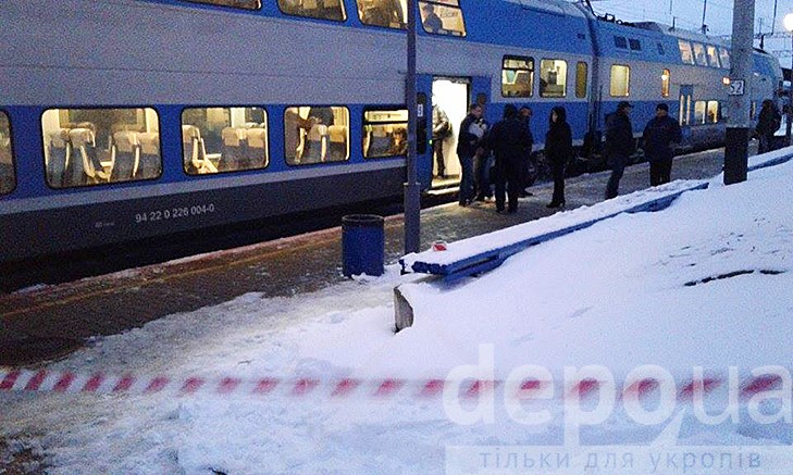 Двоповерховий потяг "Шкода", в якому зарізали пасажира, досі стоїть у Вінниці - фото 1