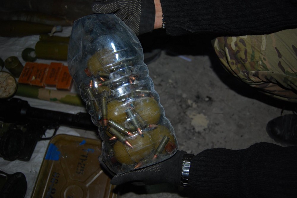 На Луганщині знайшли великий схрон терористів, що лишився ще з 2014 року (ФОТО) - фото 5
