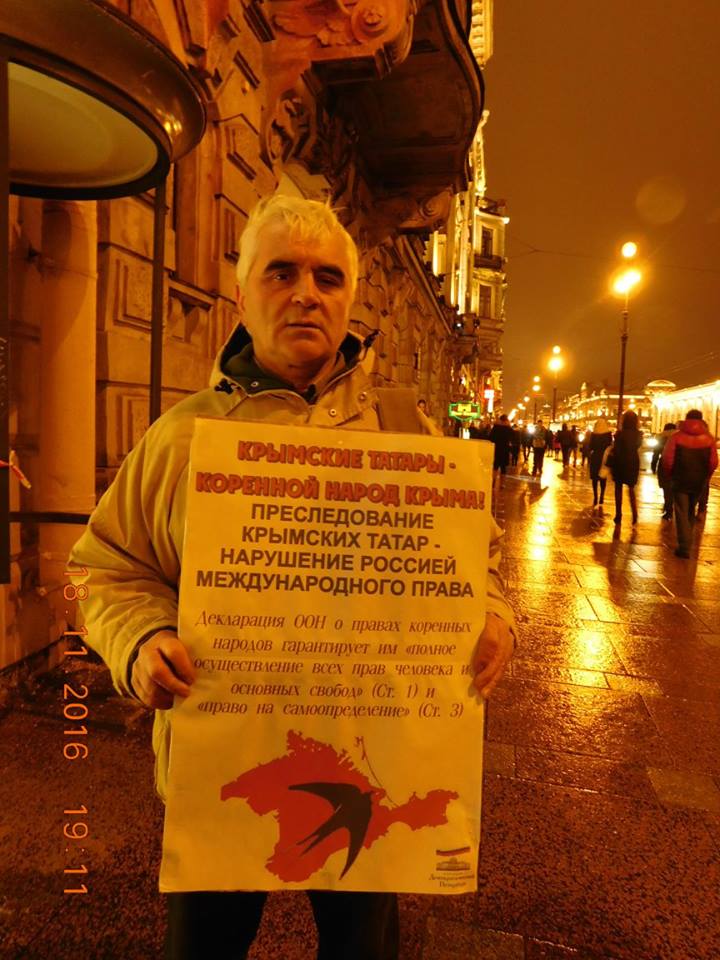 На Росії пройшли одиночні пікети на підтримку кримських татар - фото 1