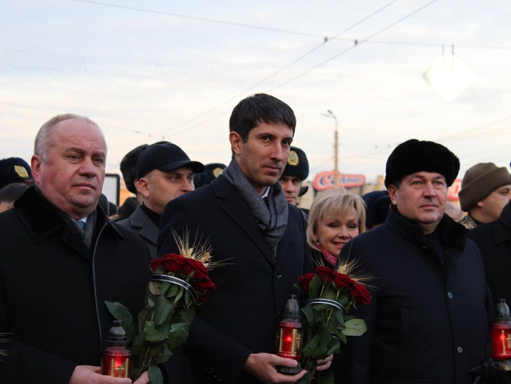 У Кропивницькому вшанували жертв Голодомору жалобною ходою - фото 4