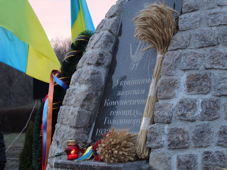У Кропивницькому вшанували жертв Голодомору жалобною ходою - фото 9