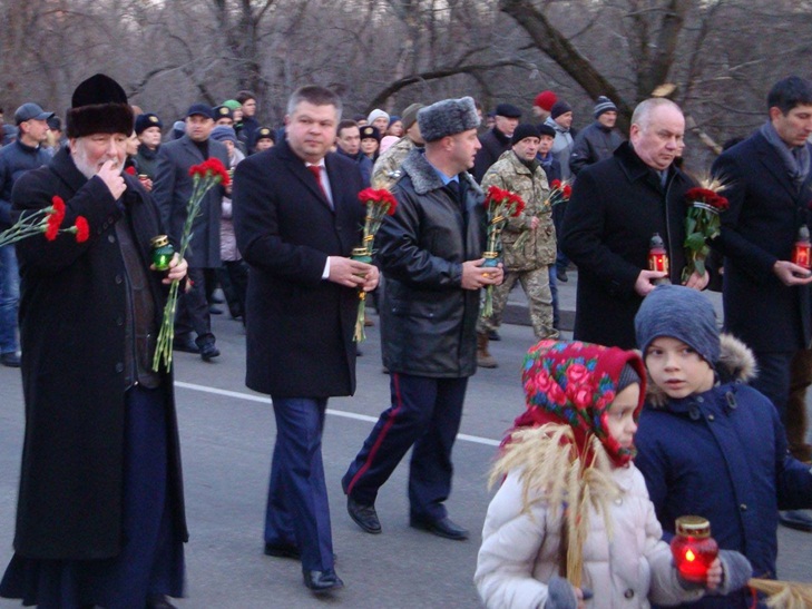 У Кропивницькому вшанували жертв Голодомору жалобною ходою - фото 2