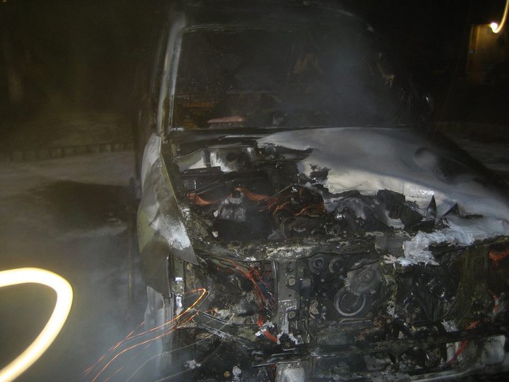 У Чорноморську скандальному бізнесмену спалили автівку (ФОТО, ВІДЕО) - фото 1