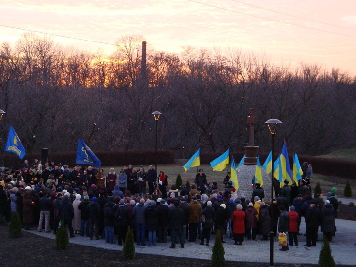 У Кропивницькому вшанували жертв Голодомору жалобною ходою - фото 7