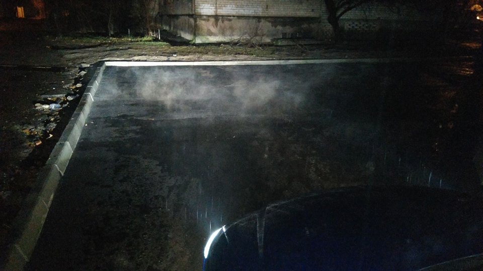 Ремонтувало дорогу під дощем у Миколаєві одеське підприємство