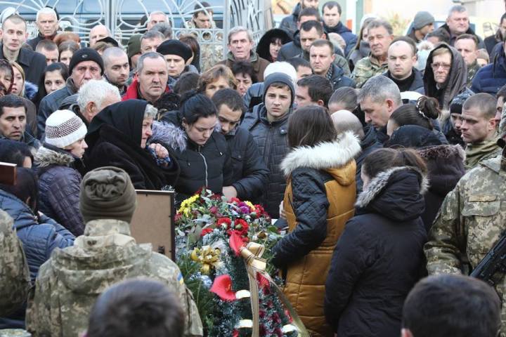 У Мукачеві попрощалися з військовим 128-ї бригади "Малим" - фото 2