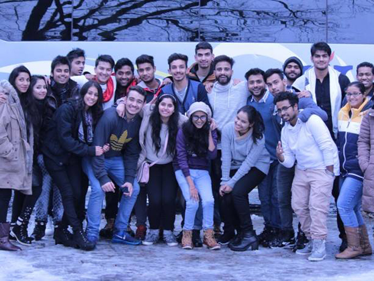 В Сумах студенти з Індії вперше в житті стали на лижі  - фото 1