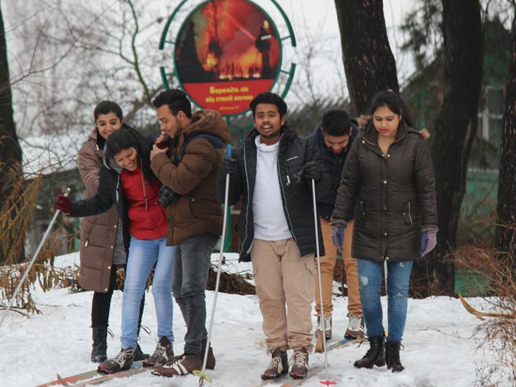 В Сумах студенти з Індії вперше в житті стали на лижі  - фото 5