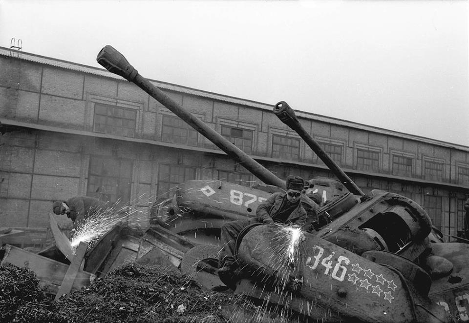 Як у Запоріжжі танки часів Другої світової на брухт відправляли - фото 1
