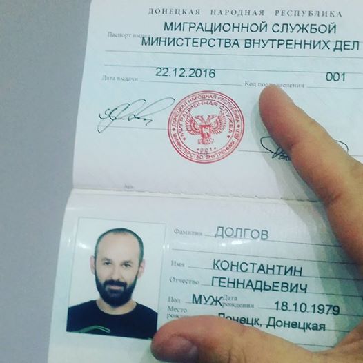 Захарченко потішив харківського сепаратиста папірцем з написом "паспорт" (ФОТО)  - фото 1