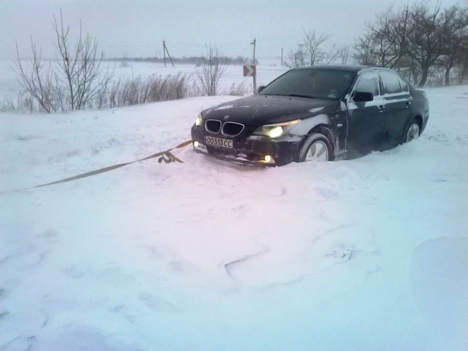 Миколаївські рятувальники за дві доби витягли із снігу більше 100 авто