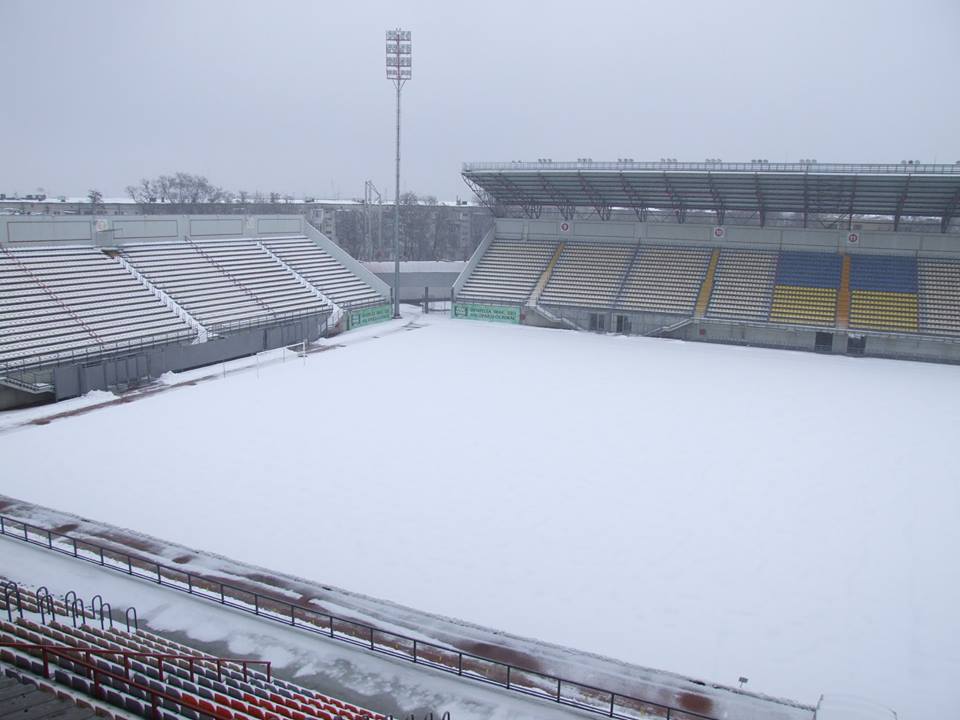 Як виглядає вкрите снігом головне футбольне поле Запоріжжя - фото 3