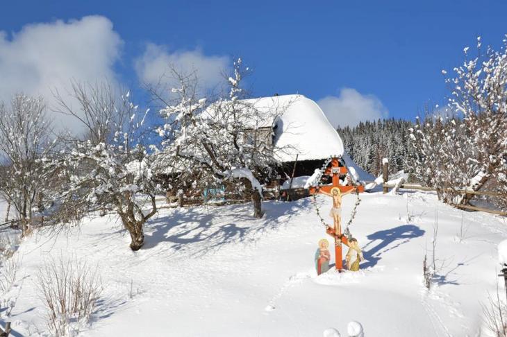 Як вражаюче виглядає Синевир під сніговими заметами - фото 3