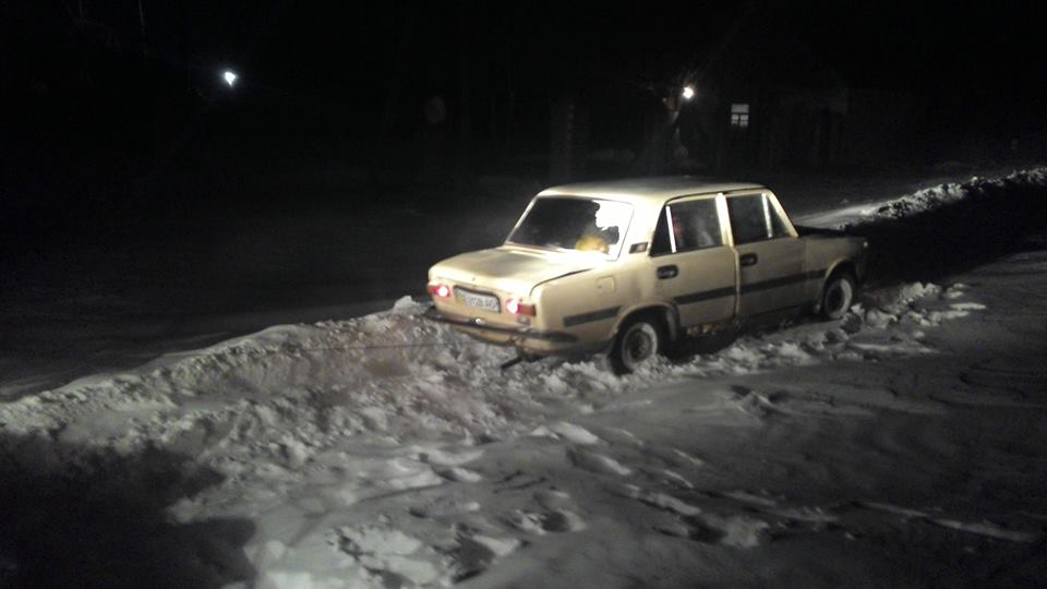 Миколаївські рятувальники за дві доби витягли із снігу більше 100 авто