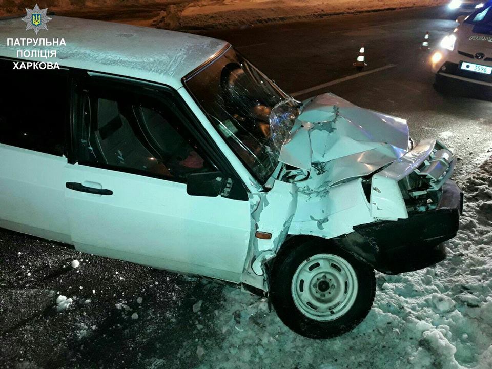 У Харкові жінка розбила авто об паркан (ФОТО)  - фото 3