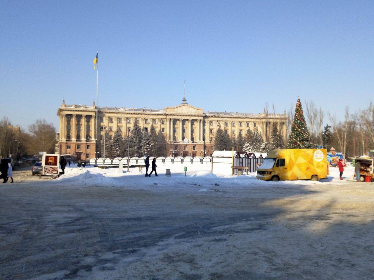 У Миколаєві причепили фейерверки на табличці Майдану
